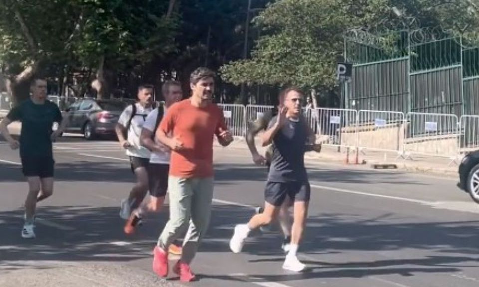 Μακρόν: Βγήκε για τζόγκινγκ στην Αγκυρα πριν την Σύνοδο του ΝΑΤΟ - Βίντεο