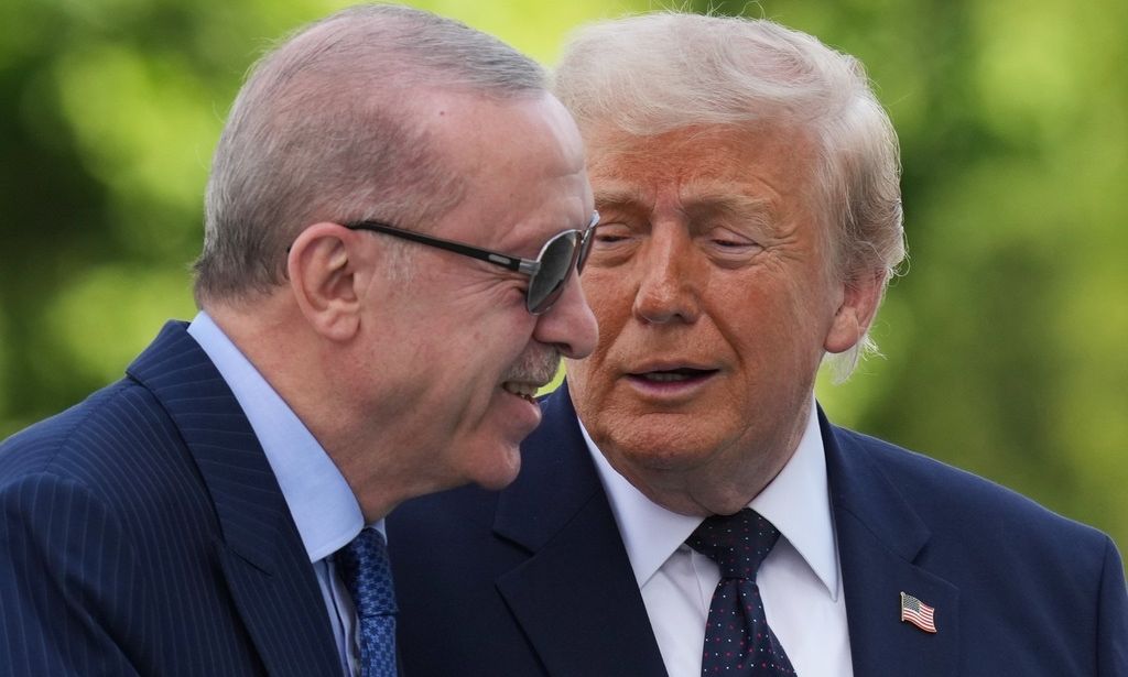 O Ερντογάν φαίνεται να αγνοεί την επανέναρξη των επιθέσεων των ΗΠΑ στο Ιράν