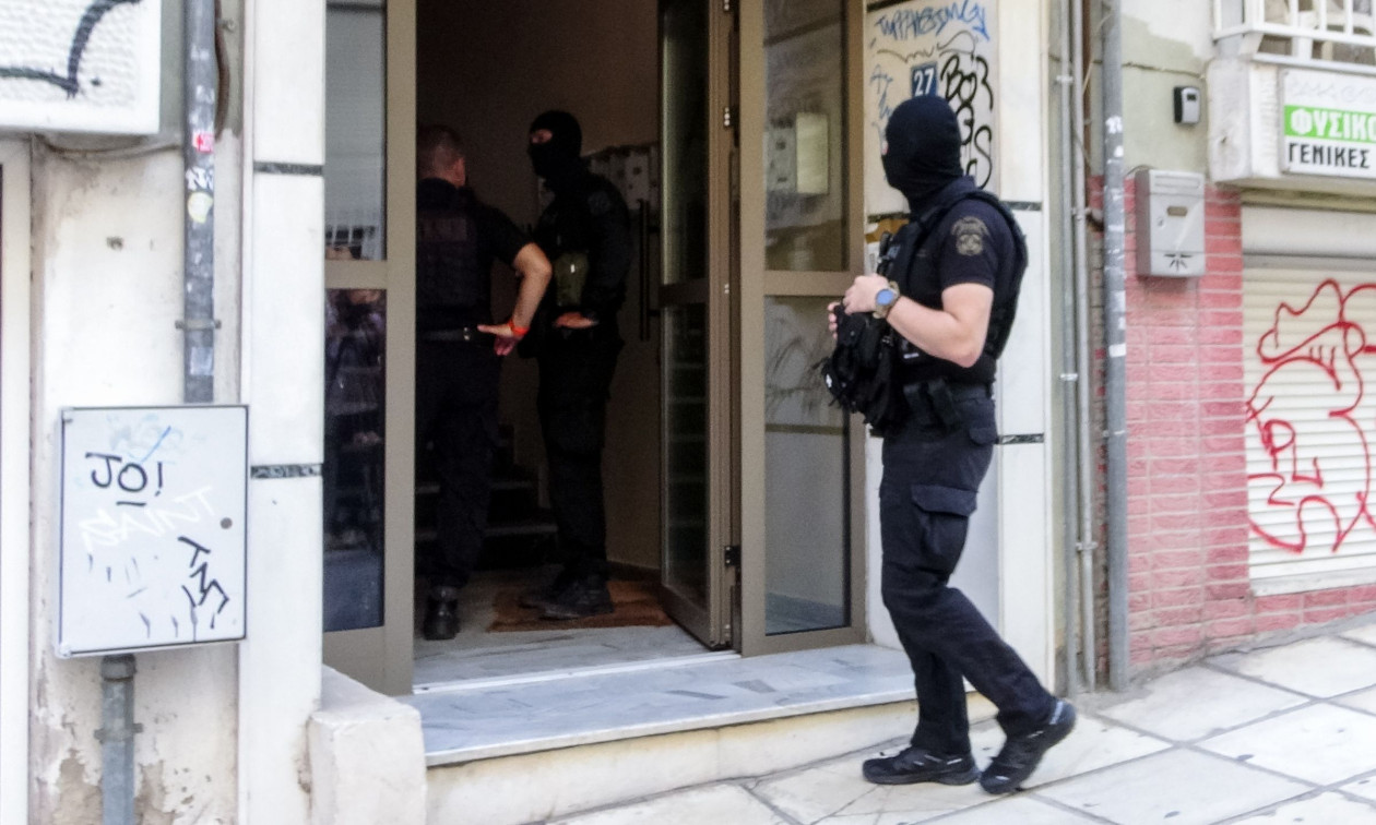 Δολοφονία Νέστορα: Ο 29χρονος πέταξε το κινητό από το μπαλκόνι όταν έκανε «ντου» η Αντιτρομοκρατική