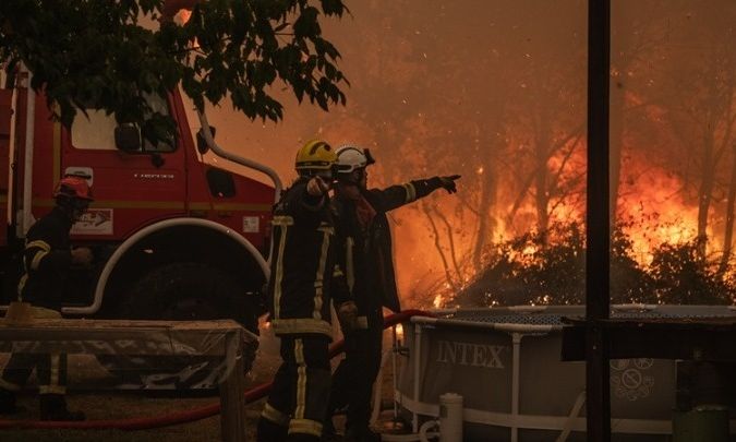 Γαλλία: Έφτασε μέχρι το Μπορντό η μεγάλη φωτιά - 140.000 άνθρωποι εγκατέλειψαν τα σπίτια τους