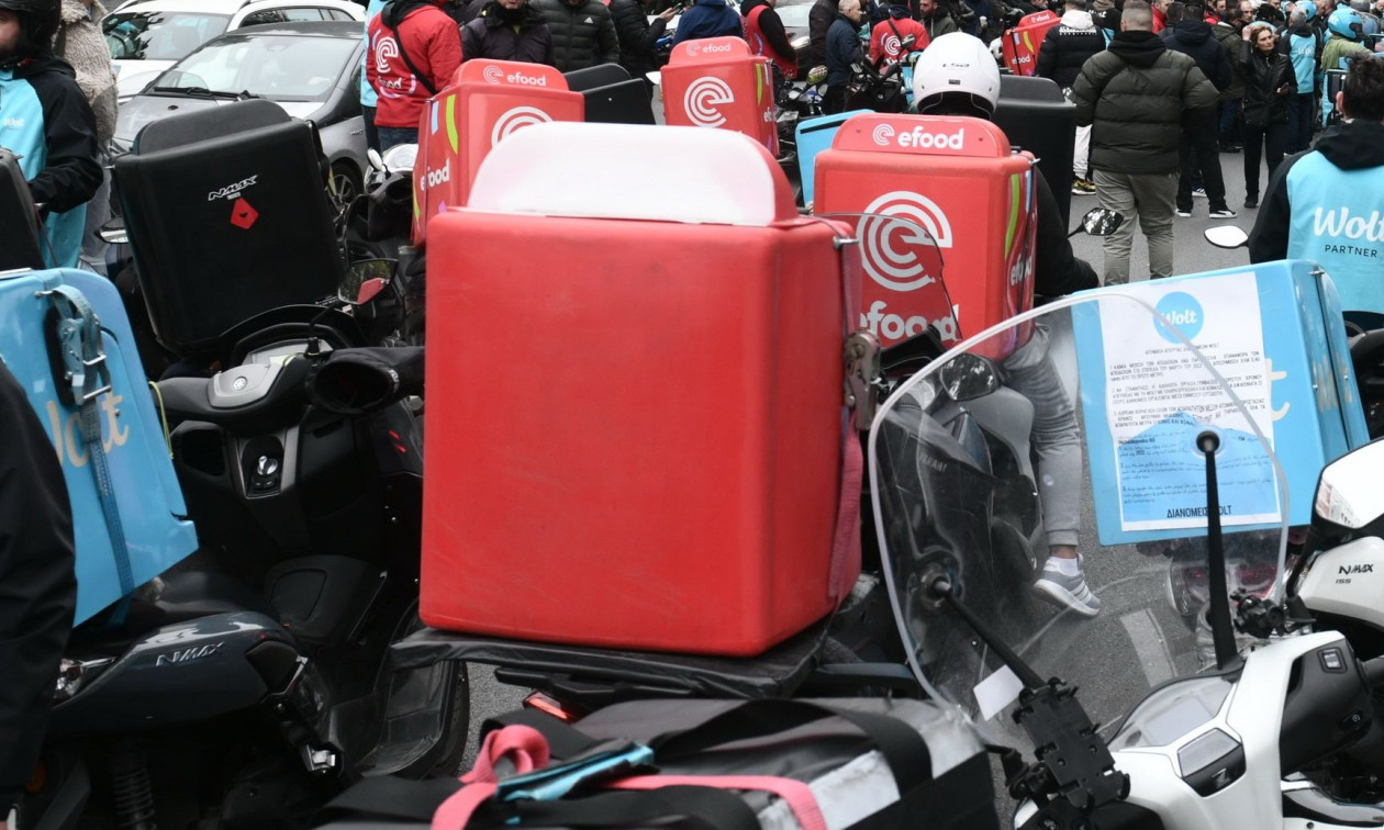 Το delivery σκοτώνει το «έξω» - Προβληματισμός στην αγορά από την εκρηκτική άνοδος των παραγγελιών  