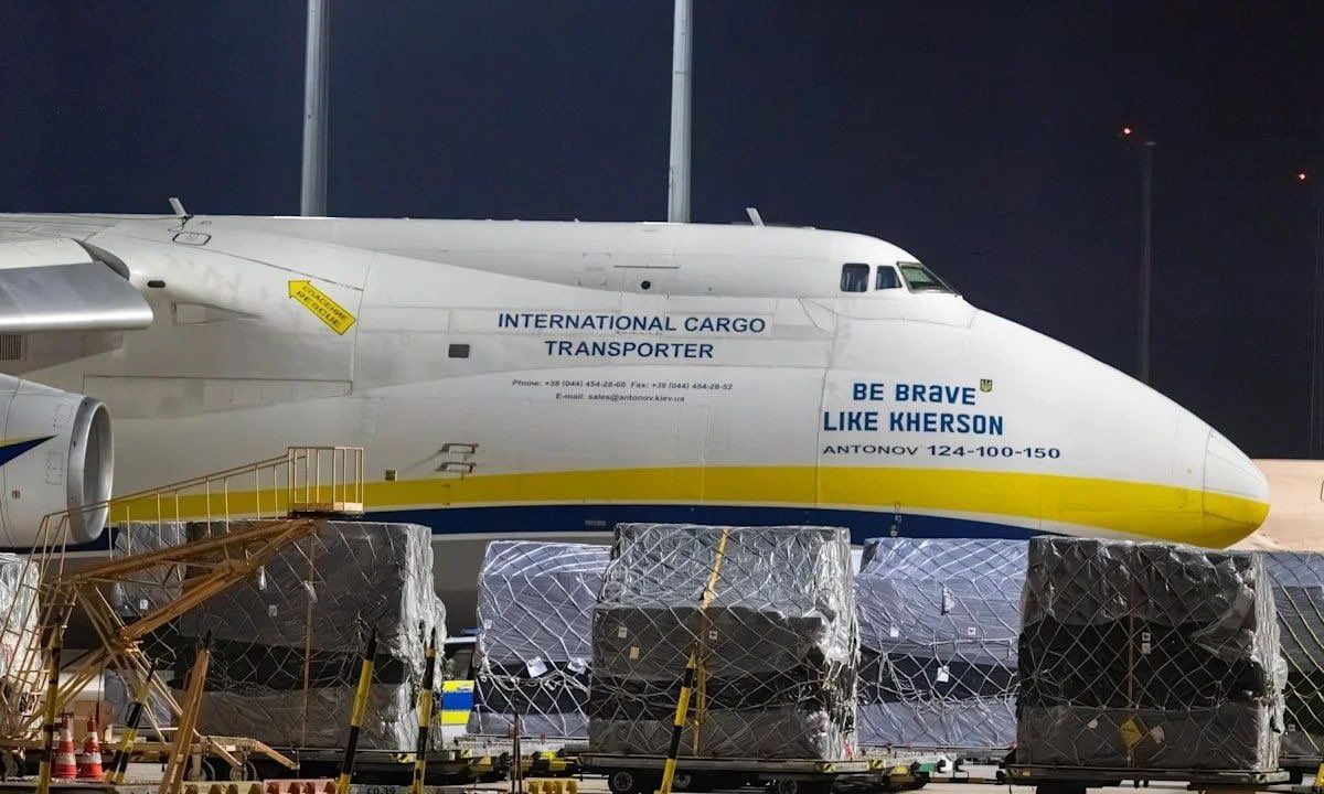 Συναγερμός στην Γερμανία: Αεροσκάφος cargo συγκρούστηκε με άγνωστο αντικείμενο στον αέρα