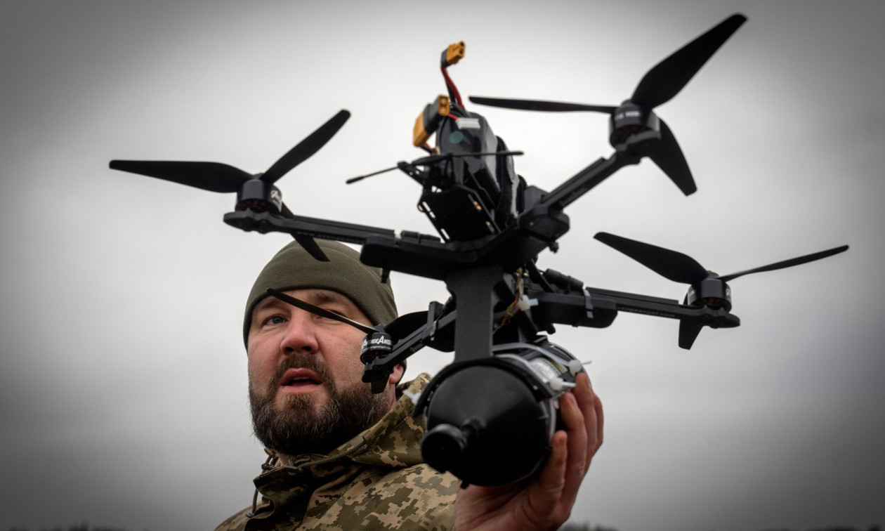 Drones οπτικών ινών: Η νέα τεχνολογία στην οποία οι στρατιώτες έπρεπε να προσαρμοστούν γρήγορα