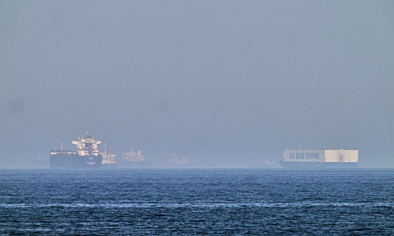 Ομάν: Διπλή έκρηξη σε τάνκερ στα Στενά του Ορμούζ