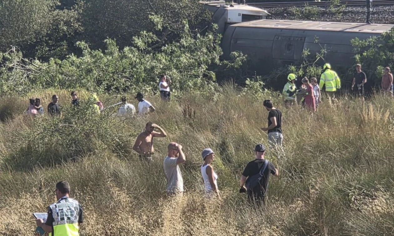 Βρετανία: Εκτροχιασμός τρένου στο ανατολικό Σάσεξ - Ανατράπηκαν βαγόνια - Παγιδευμένοι 40 επιβάτες