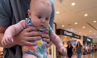 Η πιο γλυκιά viral αντίδραση: Μωρό στο πρώτο του fish spa
