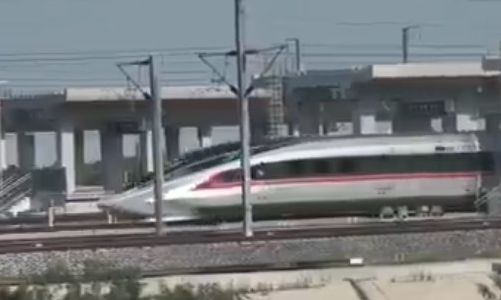 Τρέχοντας με 800 χιλιόμετρα την ώρα: Νέο παγκόσμιο ρεκόρ για κινεζικό τρένο μαγνητικής αιώρησης