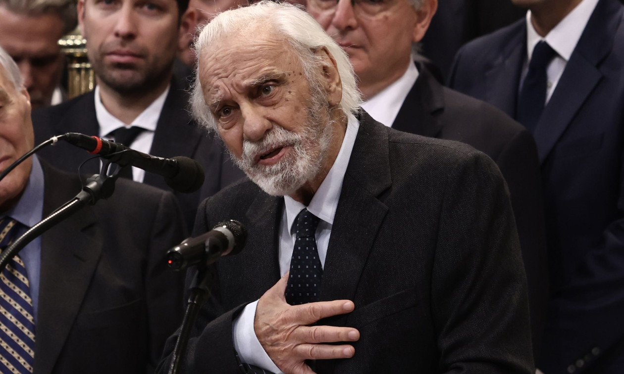 Κωνσταντίνος Τσουκαλάς: Μεσίστια η σημαία στην Ακαδημία Αθηνών για τον θάνατό του
