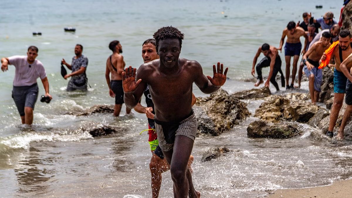 Βρετανία: Πρώην υπουργός ζητά οίκο ανοχής για μετανάστες που μεταφέρονται σε μικρό χωριό