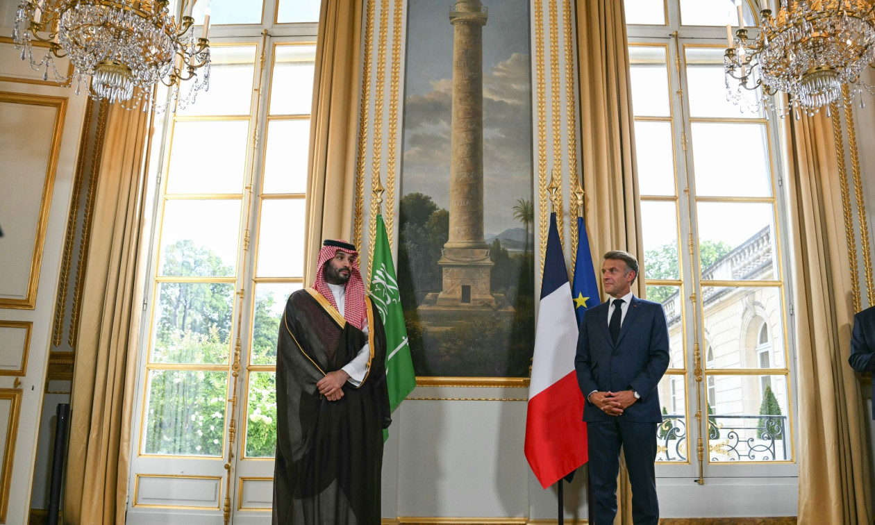 Συνάντηση Μακρόν και «MBS»: 6 δισ. για τη νέο «Disneyland» στο Παρίσι