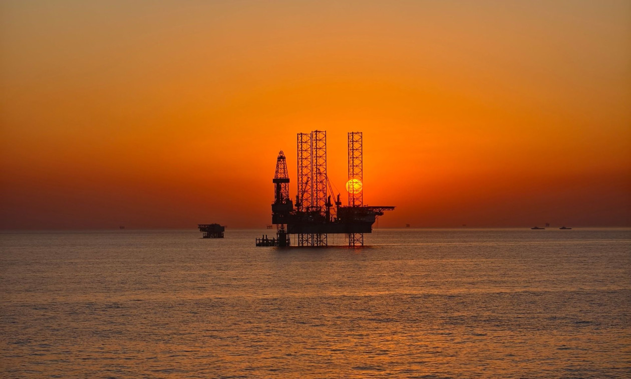 Πετρέλαιο: Μικρή πτώση των τιμών πριν τις νέες κυρώσεις στο Ιράν