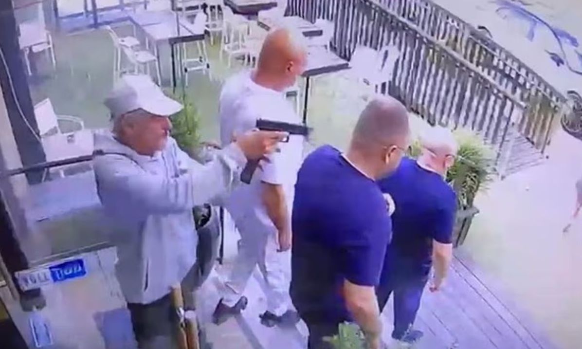 Σκληρό βίντεο: Η στιγμή που ο πιο επικίνδυνος εγκληματίας του Ισραήλ δολοφονείται εν ψυχρώ