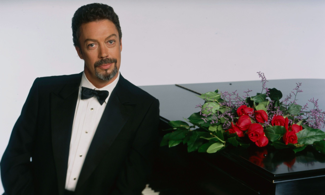 Tim Curry: Το εγκεφαλικό που τον άφησε σε αναπηρικό αμαξίδιο και τα τελευταία του χρόνια
