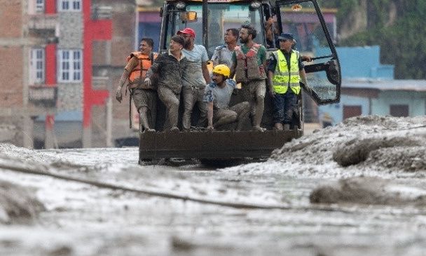 Τι λένε οι επιστήμονες για τη φονική πλημμύρα στο Νεπάλ - Από πού προήλθε ο τεράστιος όγκος νερού