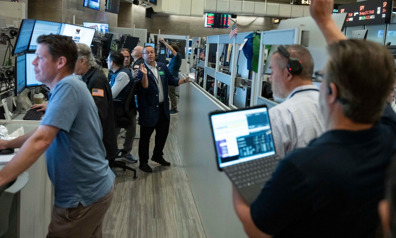 Wall Street: Κλείσιμο με πτώση στους δείκτες σε έναν συνολικά θετικό μήνα