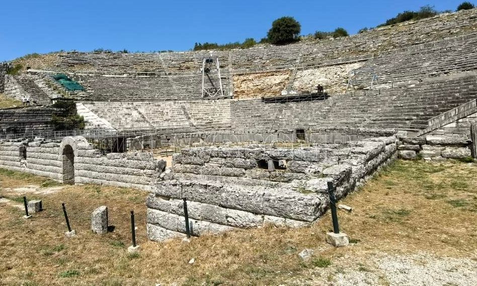 Το Αρχαίο Θέατρο Δωδώνης αποκαλύπτεται: Πώς κατασκευάστηκε το θέατρο στο φυσικό ανάγλυφο των βράχων