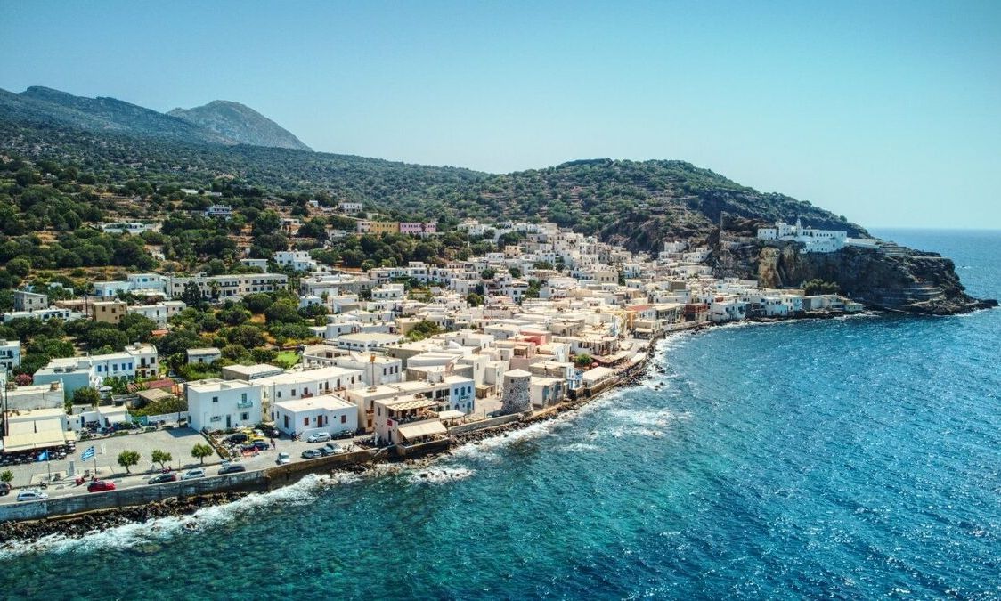Νίσυρος: Επίδομα γέννησης 3.000 ευρώ για κάθε νέο παιδί στο νησί από τον δήμο