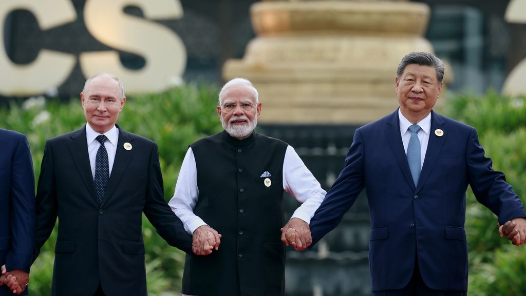Σύνοδος BRICS: Ομόφωνη κοινή διακήρυξη με πυρά Σι κατά Τραμπ και λεπτές γεωπολιτικές ισορροπίες