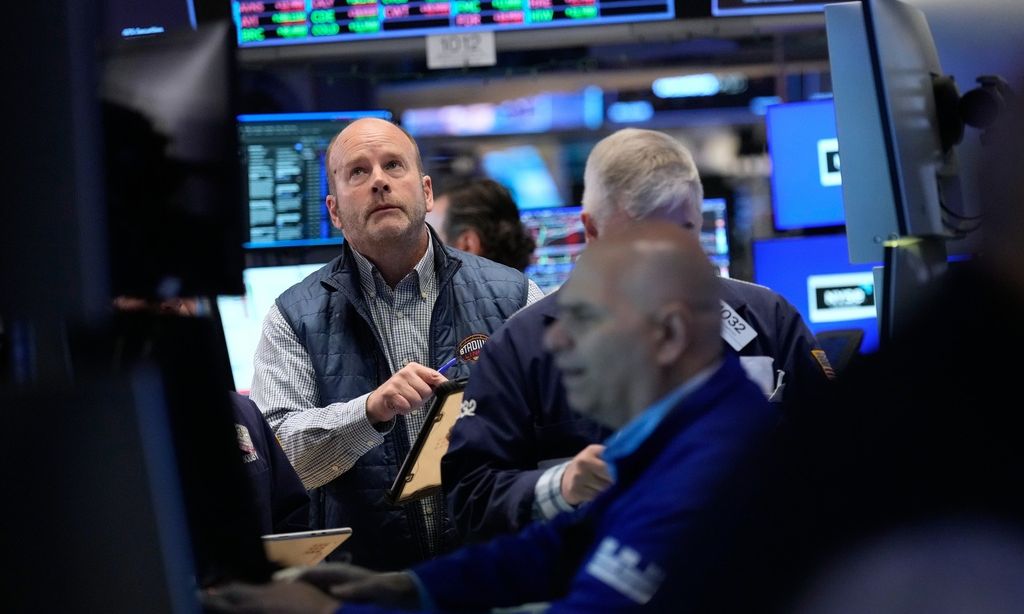 Wall Street: Πτώση στους δείκτες με πιέσεις στην τεχνολογία - Ανησυχίες για πετρέλαιο και επιτόκια
