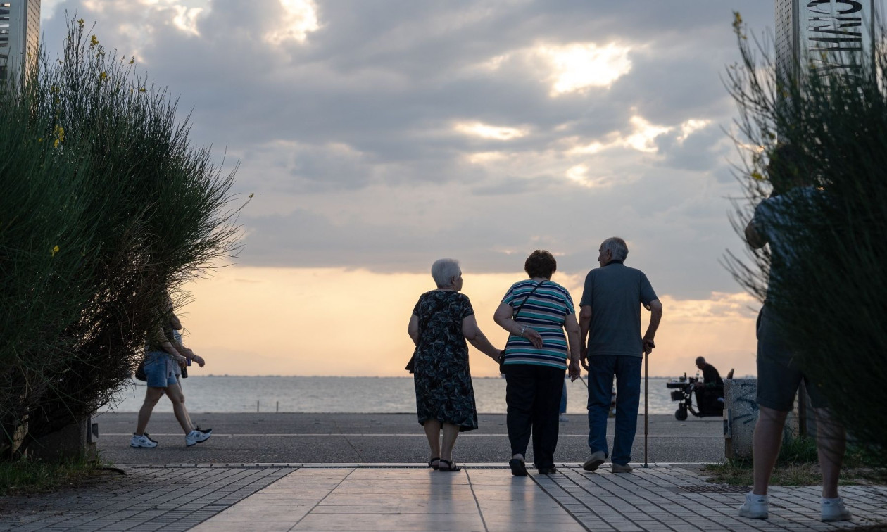 Συνταξιούχοι: Πότε καταβάλλεται το επίδομα των 400 ευρώ - Ποιοι δεν θα το λάβουν