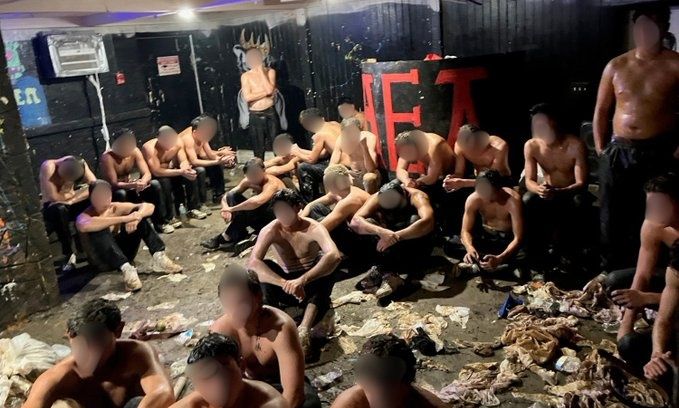 Αθλιες εικόνες από καψόνι της αδελφότητας «ΑΕΠ»: Ημίγυμνοι στα αποπνικτικά υπόγεια νεαροί φοιτητές