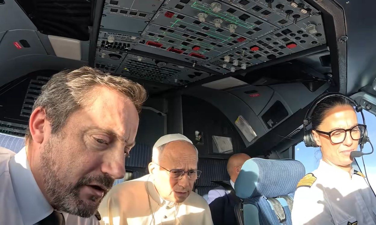 Πάπας Λέων: Βρέθηκε στο πιλοτήριο ενός Airbus A321 και συνομίλησε με τους πιλότους - Βίντεο