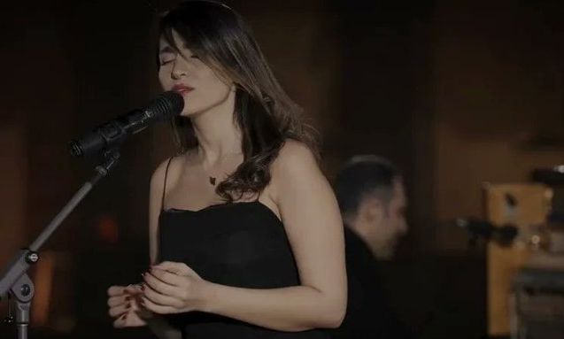 Επικυρώθηκε: 74 μαστιγώματα στην Ιρανή τραγουδίστρια για την «αμαρτωλή» εμφάνιση της στη σκηνή