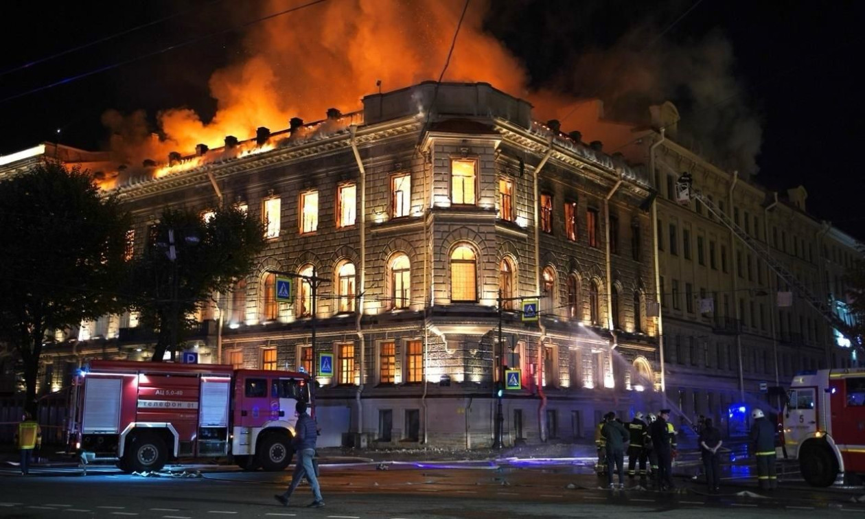 Ρωσία: Μεγάλη φωτιά στο ιστορικό Miller Mansion στην Αγία Πετρούπολη