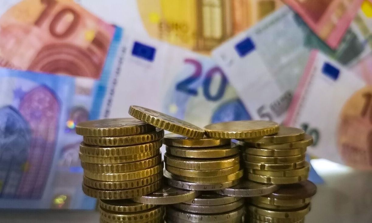 Αύξηση μισθού για όλους από τον Απρίλιο: Αναλυτικά παραδείγματα, πόσο μειώνονται οι εισφορές