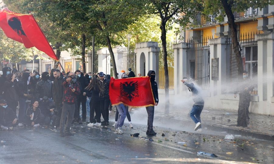 Αλβανία: Τεταμένη για έκτη ημέρα η κατάσταση στα Τίρανα - Συνεχίζονται οι διαδηλώσεις