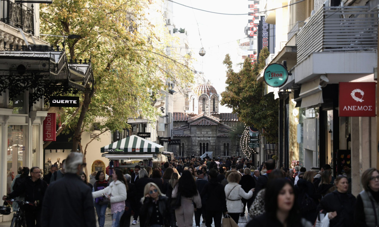 Δύσκολα τα βγάζουν πέρα οικονομικά πάνω από 7 στους 10 Έλληνες - Πόσο κοστίζει το μηνιαίο «καλάθι»