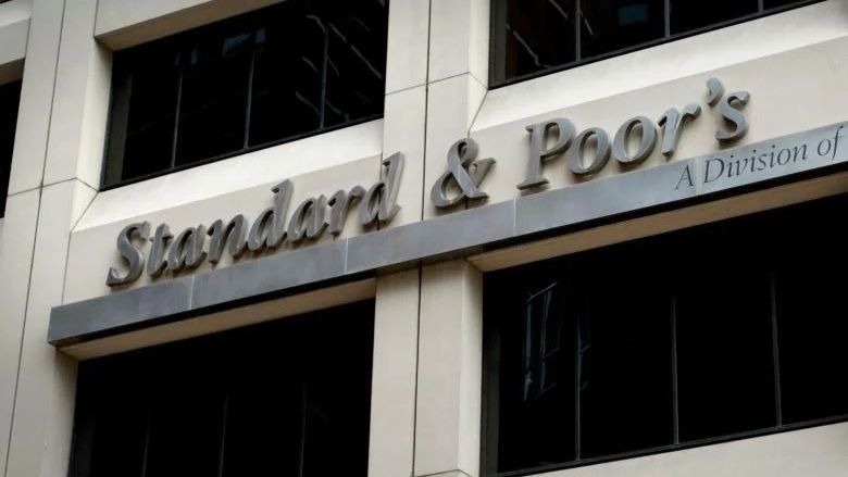 S&P: Επιβεβαίωσε το ελληνικό αξιόχρεο στη βαθμίδα ΒΒΒ με σταθερές προοπτικές