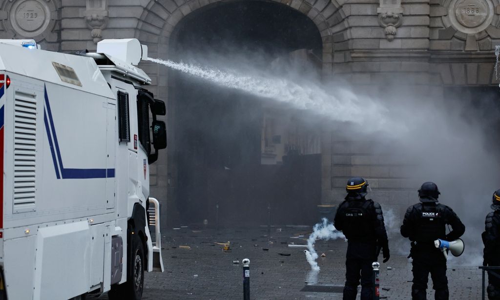 Γαλλία: Πεδίο μάχης το Παρίσι με 1.000 προσαγωγές - Συγκρούσεις σε Νίκαια και Λιλ