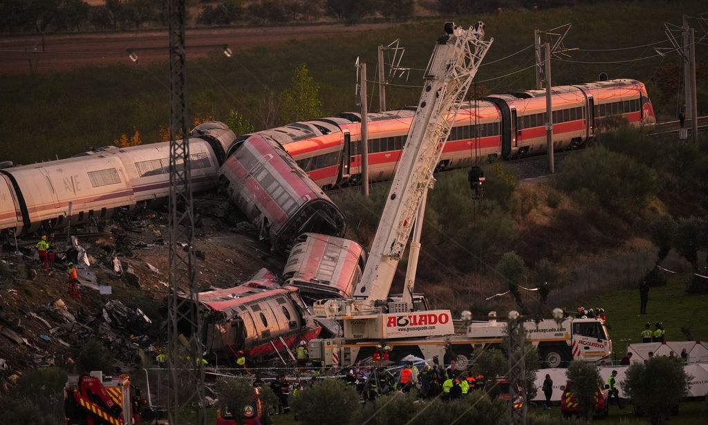 Ισπανία: Τα 17 κρίσιμα λεπτά πριν από τη σύγκρουση των τρένων και η λάθος εντολή της Adif