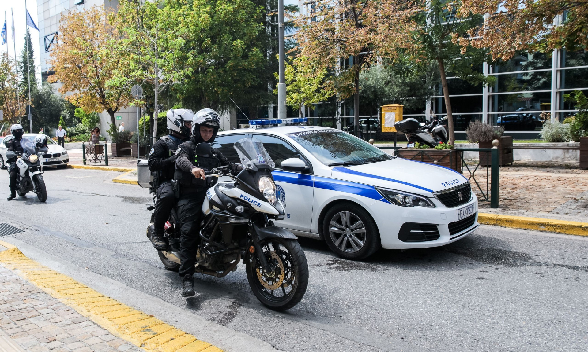 Εξαρθρώθηκε εγκληματική οργάνωση με 30 μέλη που διακινούσαν ναρκωτικά - Αρχηγός πρώην ποδοσφαιριστής, εμπλεκόμενοι 2 αστυνομικοί