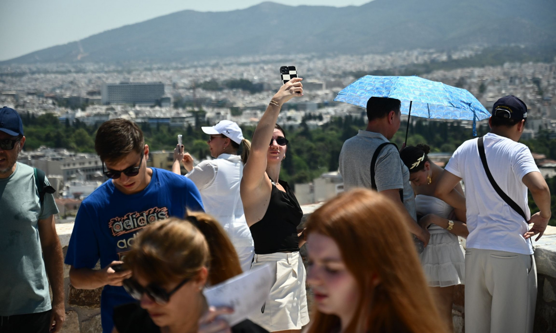 Αντιδράσεις για τον υπερτουρισμό σε ιστορικές συνοικίες της Αθήνας - 10 εκατ. τουρίστες αναμένεται να επισκεφθούν φέτος την πρωτεύουσα