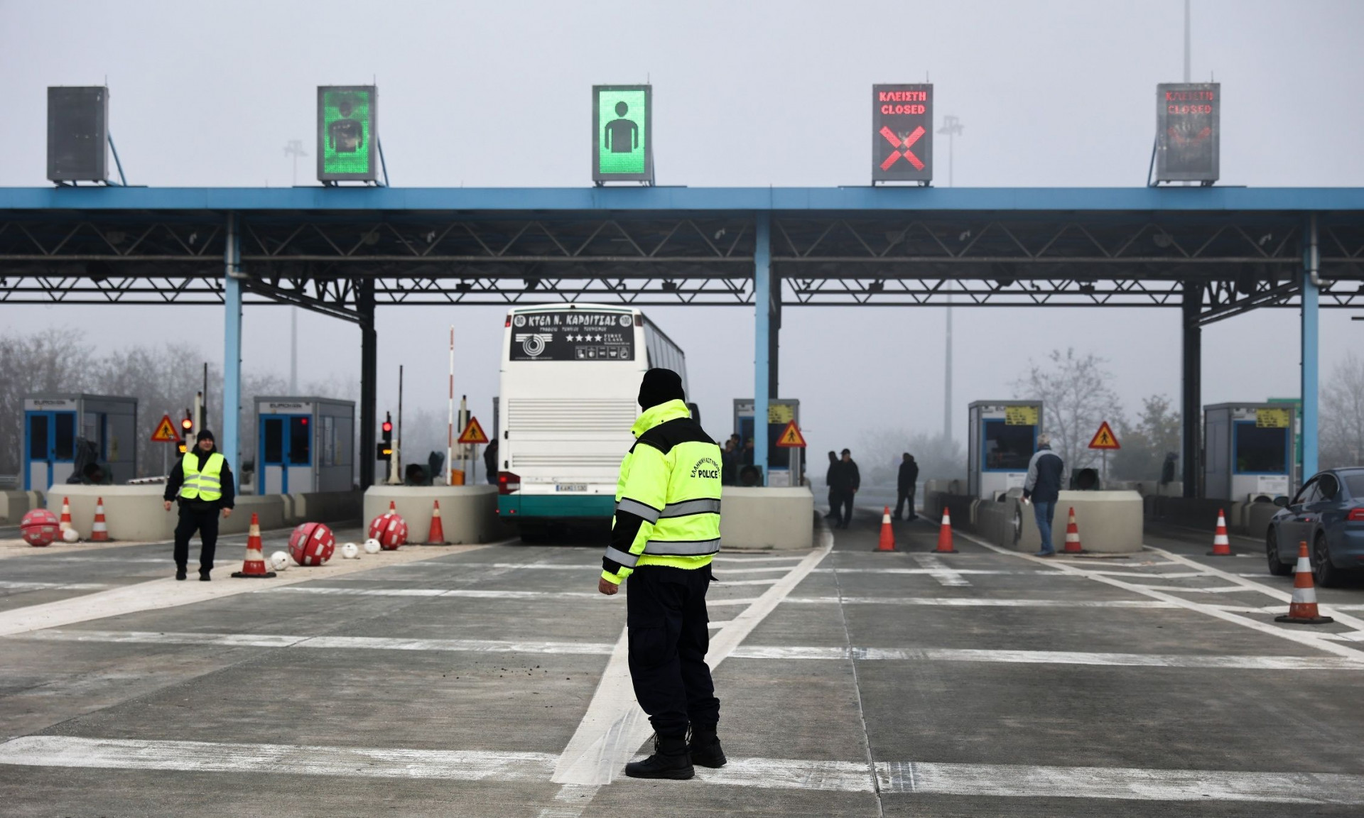 Αγρότες: «Δεν θα φύγουμε από τους δρόμους» - Σηκώνουν τις μπάρες στα διόδια- Τι ώρες ανοίγουν το Σαββατοκύριακο