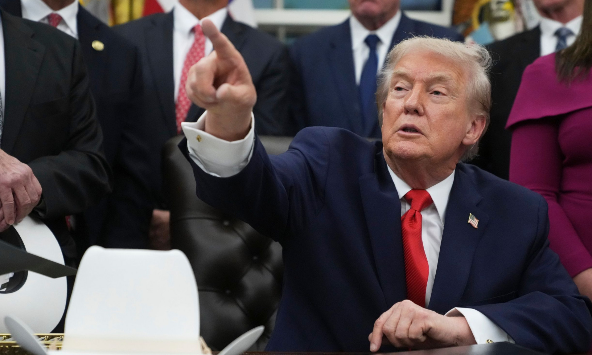 Τραμπ για Γροιλανδία: Η Δανία δεν μπορεί αν Ρωσία ή Κίνα θέλουν να την καταλάβουν, εμείς μπορούμε, έβαλαν ένα επιπλέον έλκηθρο με σκύλους -«Μας είπαν ότι οι εκτελέσεις στο Ιράν έχουν σταματήσει»