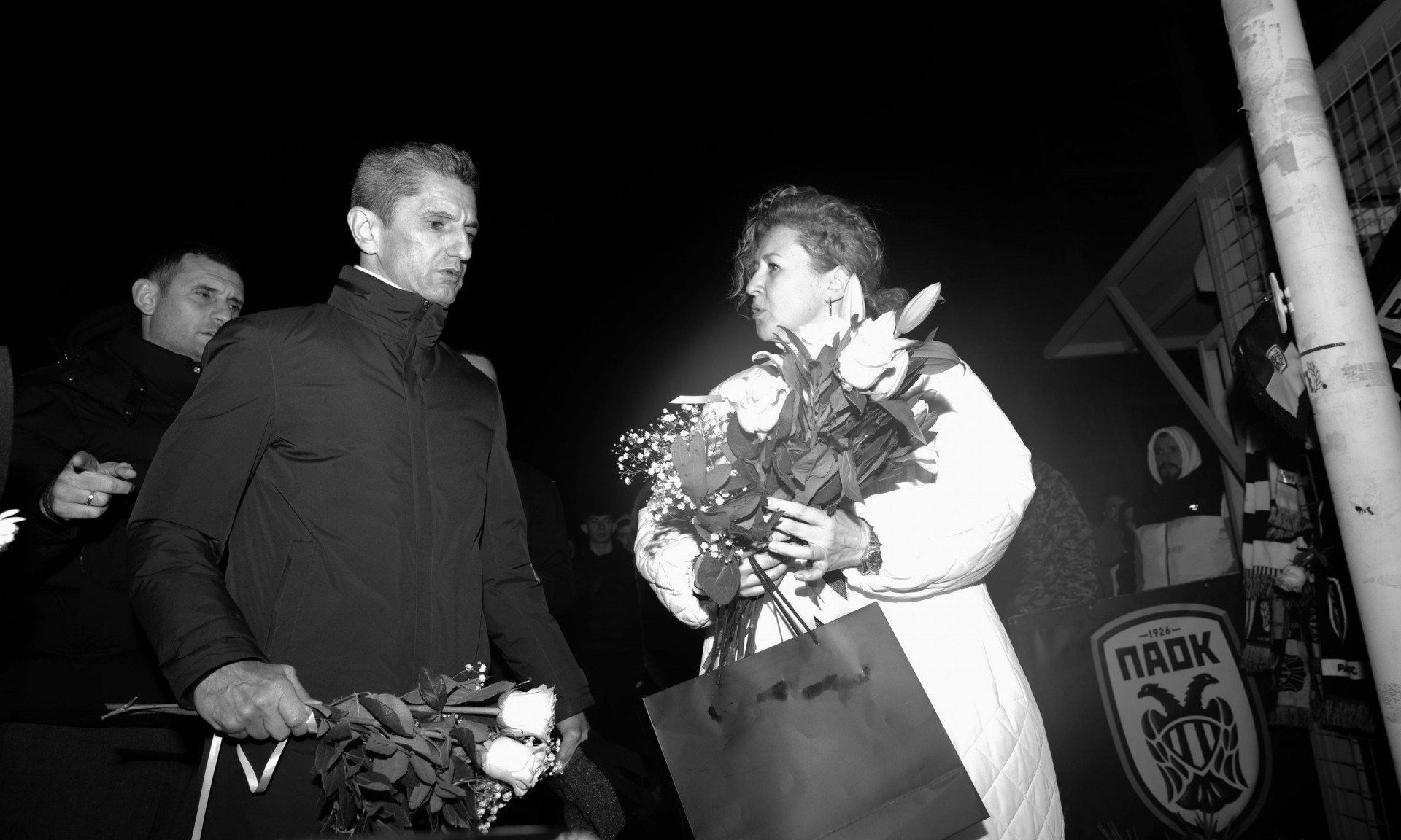 Ραγίζουν καρδιές στην Τούμπα: Παίκτες, Λουτσέσκου και φίλαθλοι αποχαιρέτησαν τα 7 «αετόπουλα» που σκοτώθηκαν στη Ρουμανία