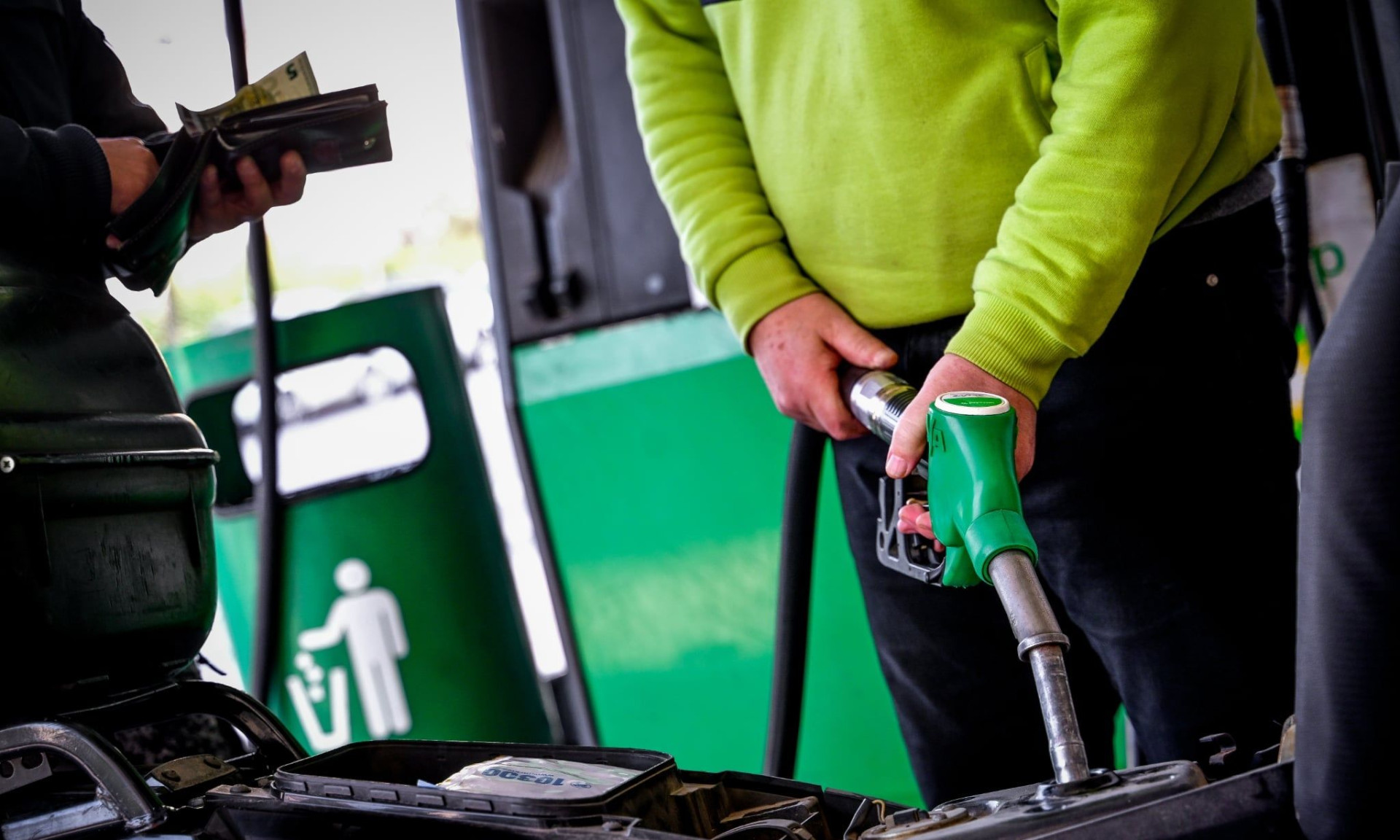 Αποκλειστικό Newsbomb.gr: Στα όρια τους οι πρατηριούχοι - Απειλούν με κινητοποιήσεις - «Το πλαφόν στα καύσιμα μάς αφήνει 9,5 λεπτά, μας την έφεραν»