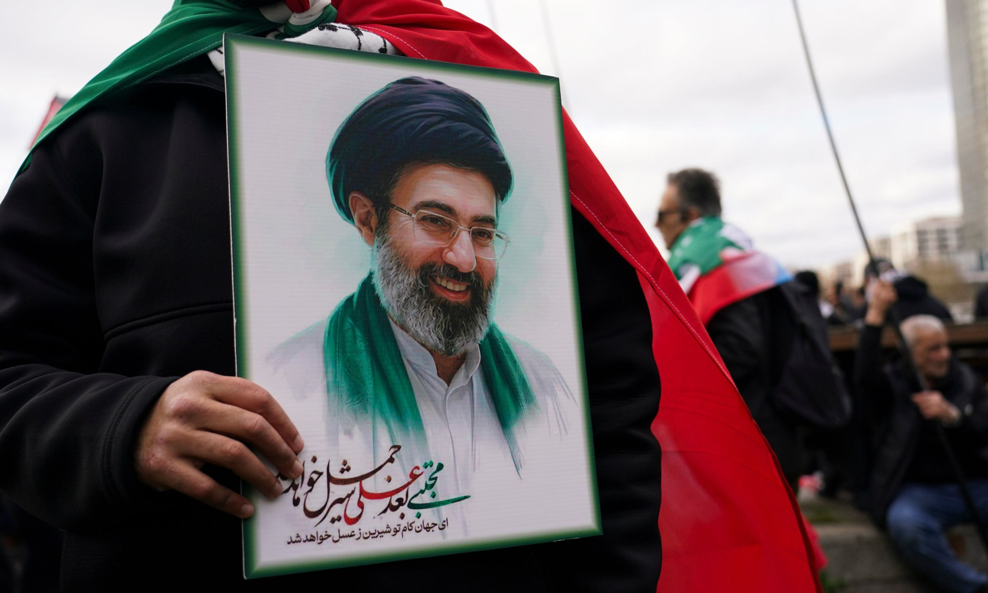 Μοτζτάμπα Χαμενεΐ: Φήμες ότι φυγαδεύτηκε τραυματισμένος στη Μόσχα για χειρουργική επέμβαση