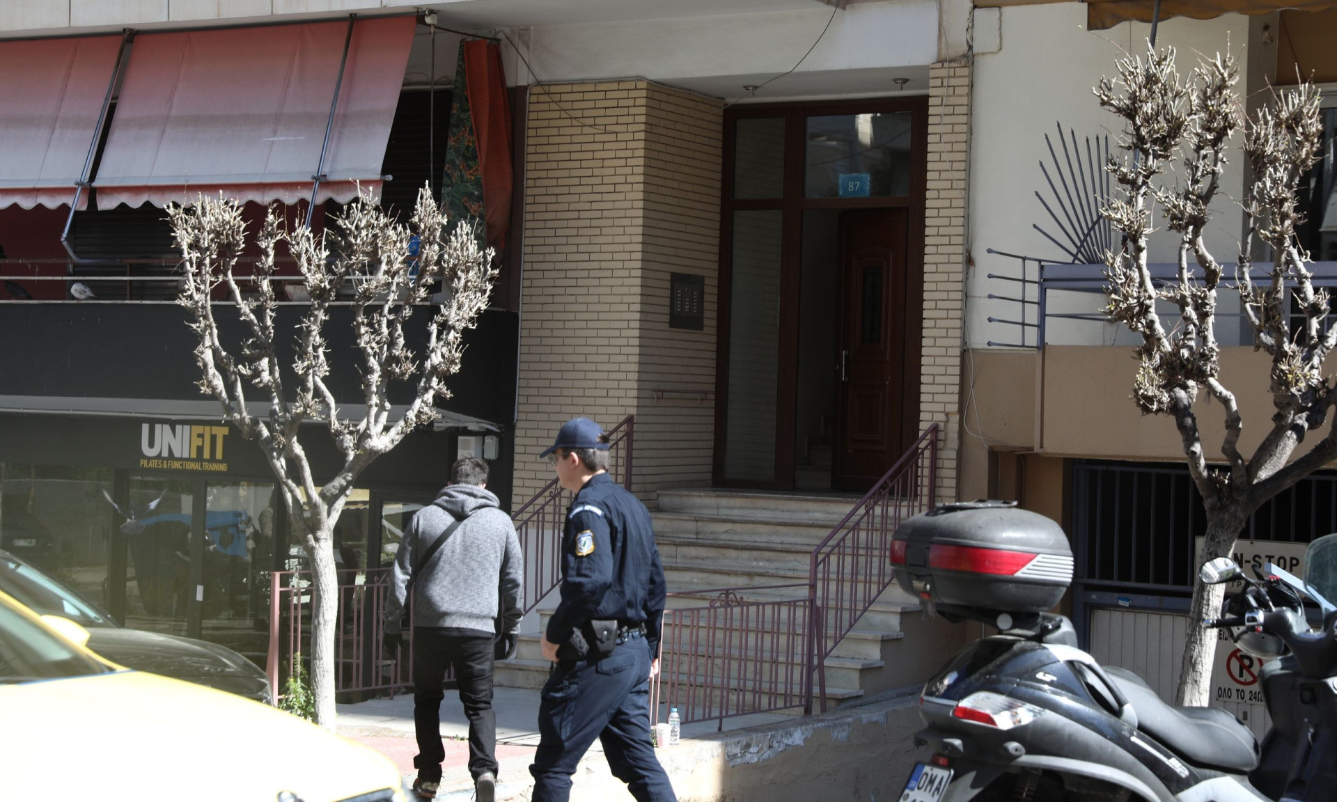 Θρίλερ στου Ζωγράφου: Εντοπίστηκαν δύο πτώματα γυναικών - Ήταν χτισμένη η πόρτα του διαμερίσματος, έχει προσαχθεί ο 52χρονος γιος της οικογένειας