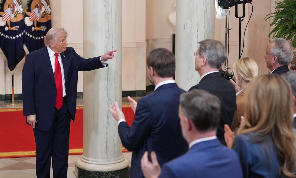 Ο Τραμπ μεταθέτει το τελεσίγραφο στο Ιράν μία ημέρα μετά, την Τρίτη στις 20:00 - Η Τεχεράνη απειλεί με κλείσιμο του στενού Μπαμπ αλ-Μαντέμπ