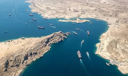 Liveblog: Ξεκίνησε ο «πόλεμος» των Στενών - Ο Τραμπ αποκλείει το Ορμούζ, «θα σας βυθίσουμε» απειλεί το Ιράν - Απέχει το ΝΑΤΟ, για οικονομική καταστροφή προειδοποιεί ο ΟΗΕ