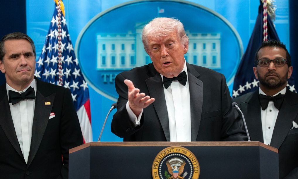 «Στημένη» η επίθεση, ο δράστης πέθανε: Οργιάζουν οι θεωρίες συνωμοσίας για το δείπνο παρουσία Τραμπ στην Ουάσινγκτον