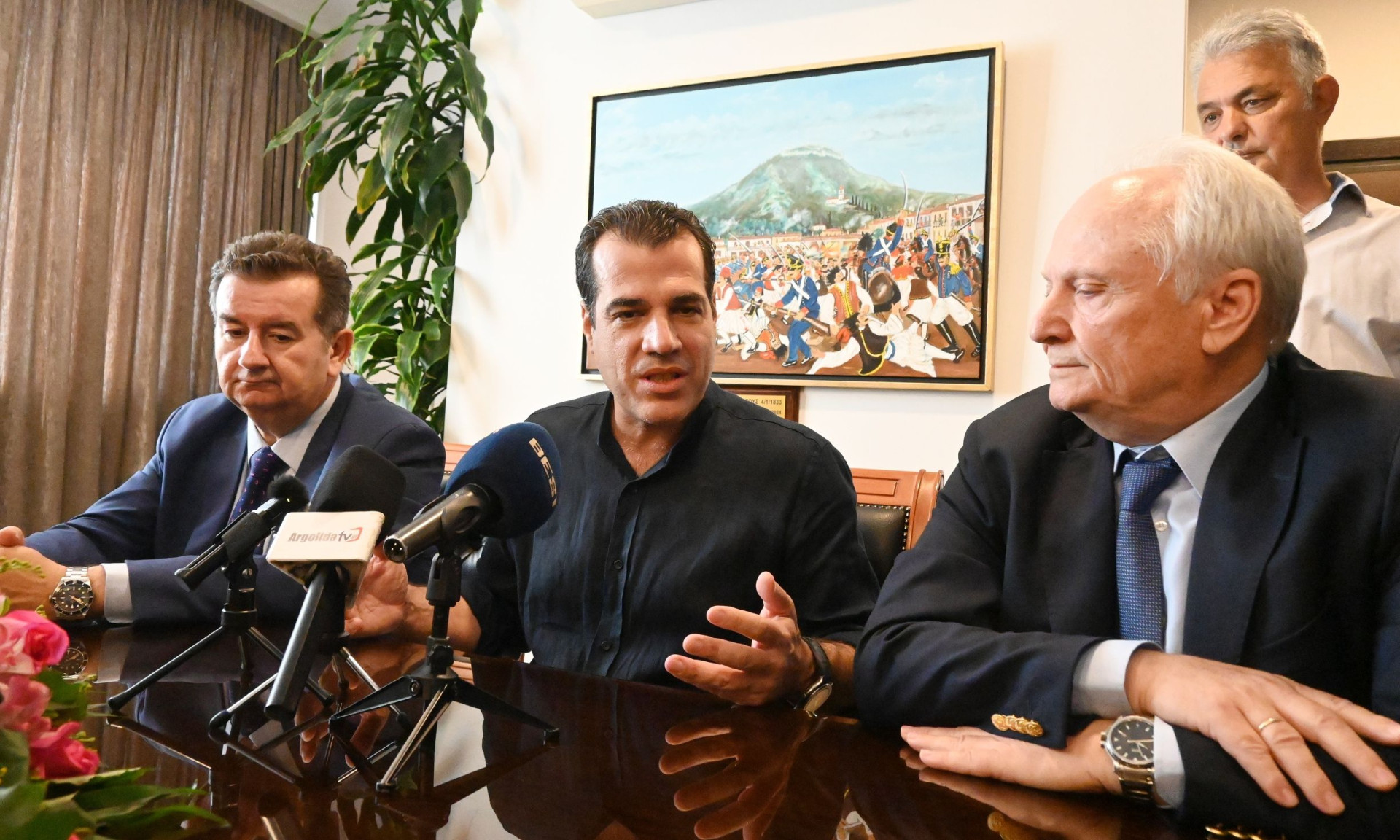 «Ελάτε Ναύπλιο για δουλειά κι αν δεν έχετε χαρτιά δεν θα σας πιάσουν»: Συνελήφθη και απελαύνεται υπήκοος Μπανγκλαντές που καλούσε παράνομους μετανάστες στην Ελλάδα
