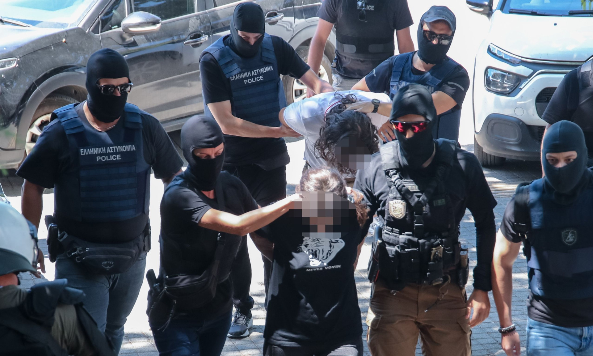 Θεσσαλονίκη: Ποινική δίωξη για πέντε κακουργήματα στους συλληφθέντες για τον εμπρησμό στο σπίτι της Αφροδίτης Νέστορα