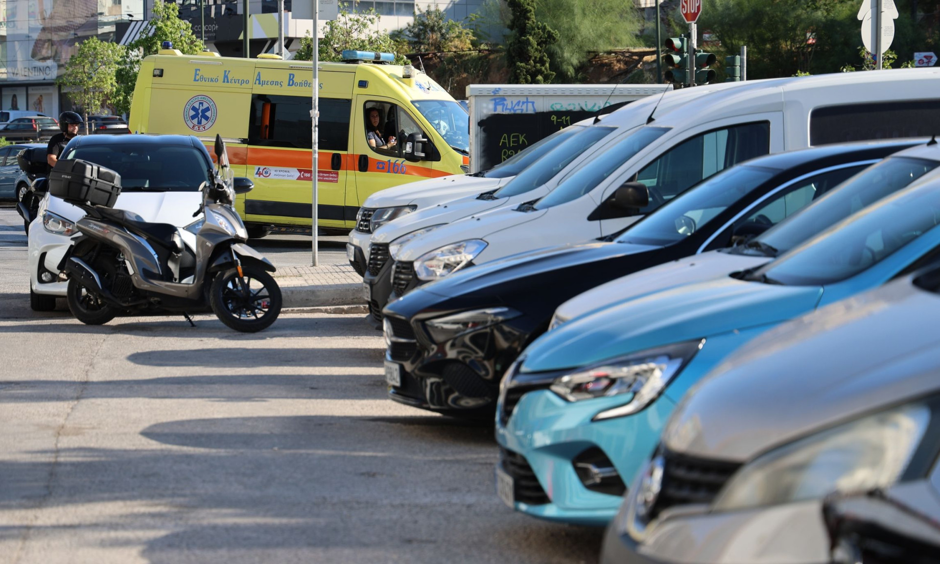 Μυστήριο με τον νεκρό αστυνομικό στον Άγιο Δημήτριο: Το τελευταίο ραντεβού, το μπουκάλι με αλκοόλ και η ιατροδικαστική που θα δώσει απαντήσεις