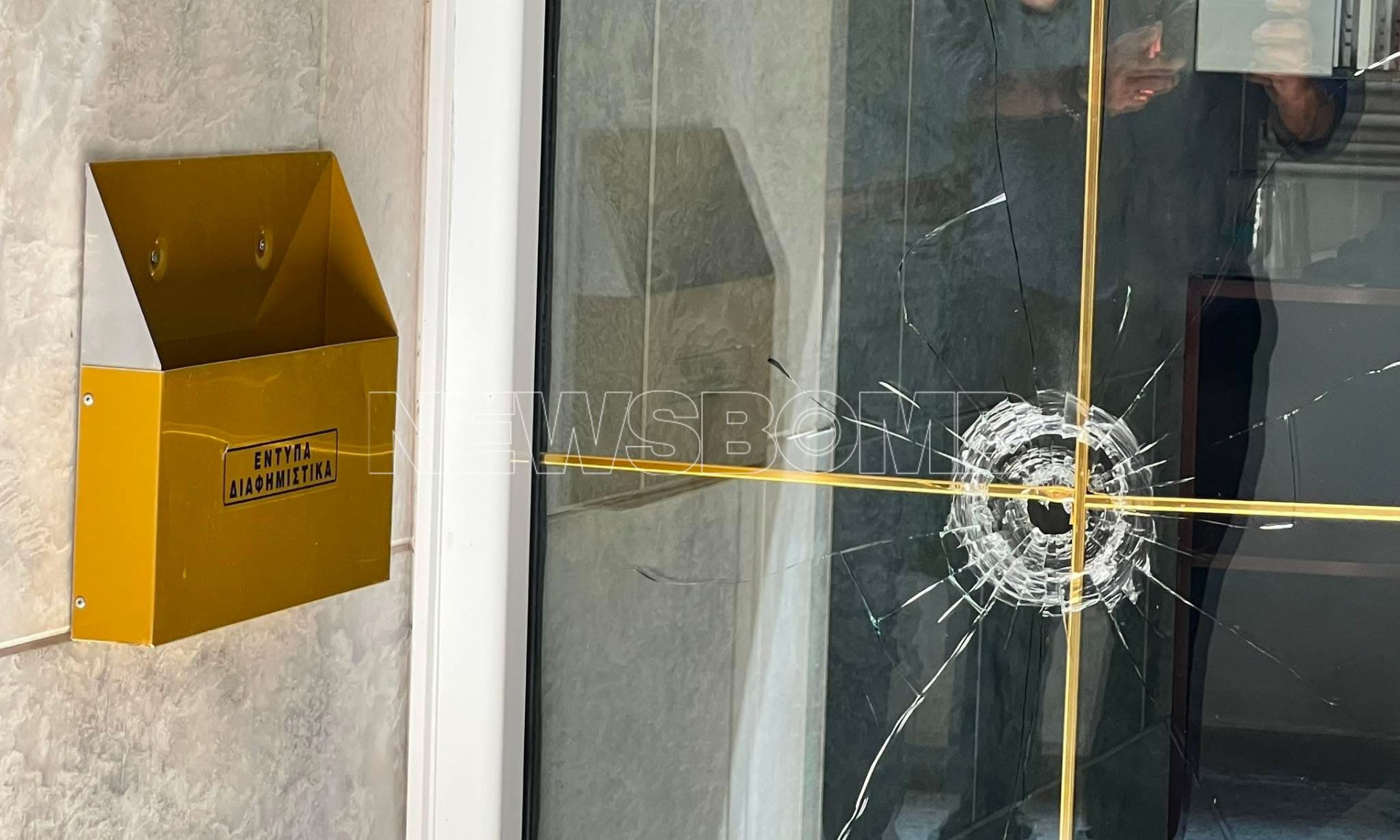 Νέα Σμύρνη: Την ανάγκασε να γονατίσει και την πυροβόλησε - Βίντεο με τις κινήσεις του 48χρονου στα χέρια των Αρχών - Τα ευρήματα στο αυτοκίνητο και το καινούριο όπλο