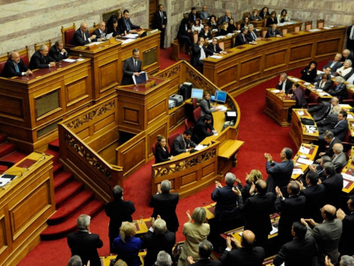 Υπόσχονται «λαγούς με πετραχήλια» για να μαζέψουν τους 180!